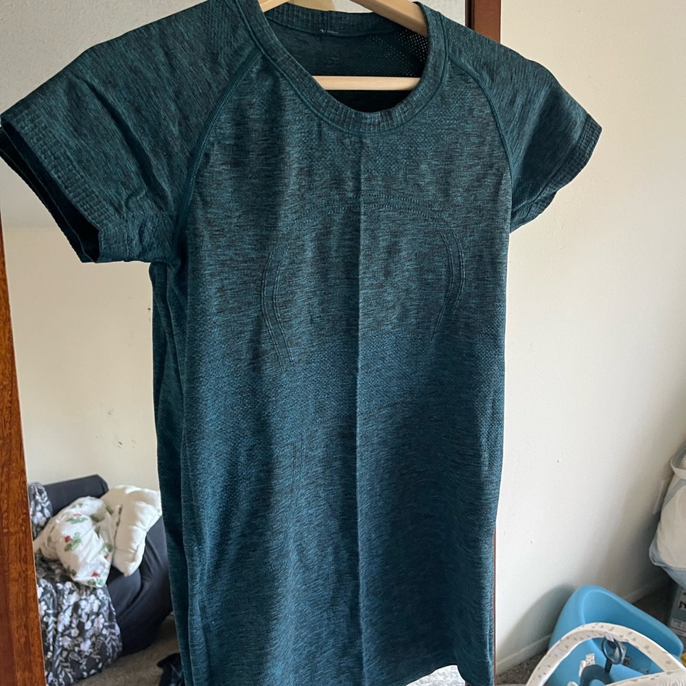 Lululemon Swiftly Tech Short-Sleeve Shirt size 6 good used condition